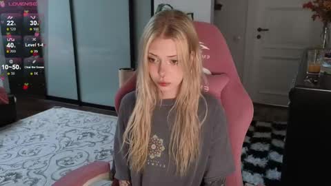 Snapshot of eliza_sadcat chatting on May 2026 01:28:01 PM Elizabeth online show from May 2026 01:28:01 PM