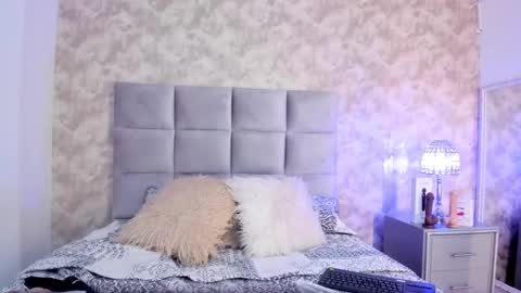 Elizabeth online show from February 2025 12:52:02 AM