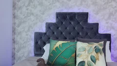 Elizabeth online show from April 2026 09:48:02 PM