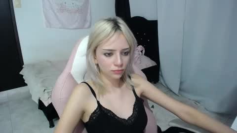 Snapshot of elizabeth_rose02 chatting on February 2026 02:56:01 AM Elizabeth online show from February 2026 02:56:01 AM