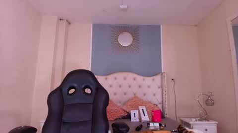Elizabeth  online show from July 2026 01:18:02 AM