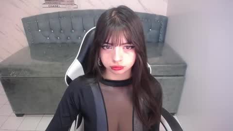 Snapshot of elizabeth_t_ chatting on May 2026 01:16:01 PM Elizabeth online show from May 2026 01:16:01 PM