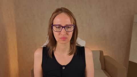 Elizabeth online show from April 2026 01:33:01 AM