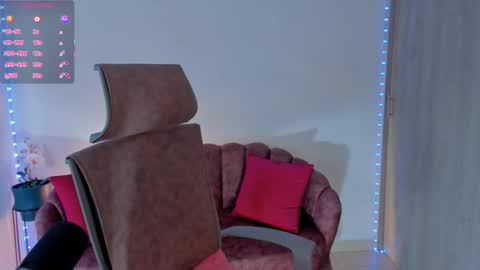 Eliza online show from November 2025 10:19:01 PM