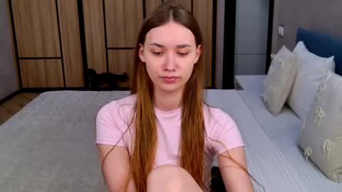 Snapshot of elizabethcash chatting on April 2026 04:16:01 AM Elizabeth online show from April 2026 04:16:01 AM
