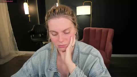 Snapshot of elizabethmad chatting on September 2025 09:27:02 PM elizabethmad online show from September 2025 09:27:02 PM