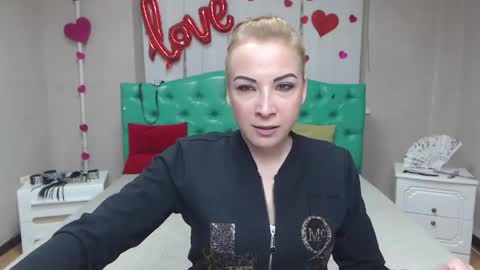 ElizabethSho online show from May 2026 05:18:01 PM