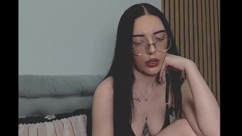 Snapshot of ella_chloe chatting on November 2025 10:32:01 PM Chloe online show from November 2025 10:32:01 PM
