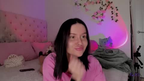 Snapshot of ella_gdss chatting on November 2025 09:00:02 AM ELLA online show from November 2025 09:00:02 AM