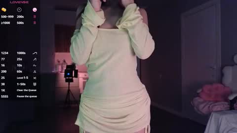 Snapshot of ella_lee15 chatting on September 2025 02:26:01 AM Lee online show from September 2025 02:26:01 AM