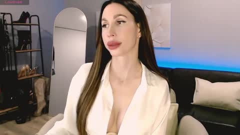 Ella online show from May 2026 05:48:02 AM
