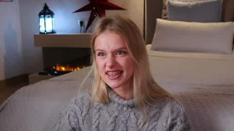 Snapshot of ella_twinkle chatting on December 2024 05:57:01 PM Ella online show from December 2024 05:57:01 PM