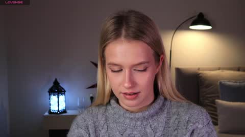 Snapshot of ella_twinkle chatting on December 2024 09:04:01 PM Ella online show from December 2024 09:04:01 PM