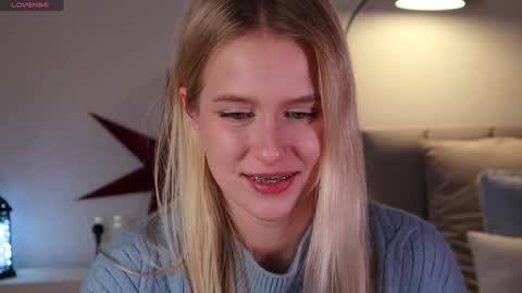 Snapshot of ella_twinkle chatting on December 2024 12:09:01 AM Ella online show from December 2024 12:09:01 AM