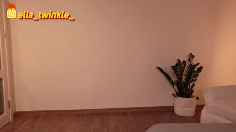 Snapshot of ella_twinkle chatting on September 2025 06:18:01 PM Ella online show from September 2025 06:18:01 PM