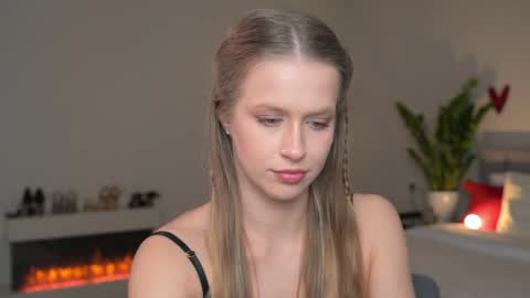 Ella online show from April 2026 06:55:02 PM