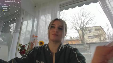 ella_vee online show from March 2026 06:40:01 AM
