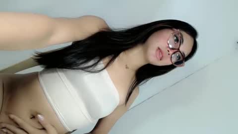 Snapshot of ella_walkerxxx chatting on May 2026 11:33:02 PM ella_walkerxxx online show from May 2026 11:33:02 PM