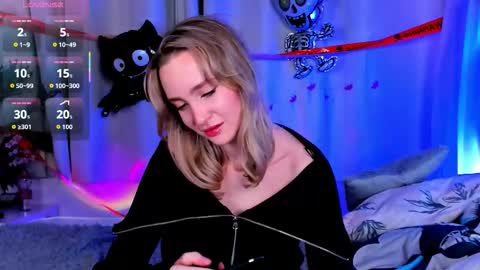 Ella online show from October 2025 03:47:02 PM