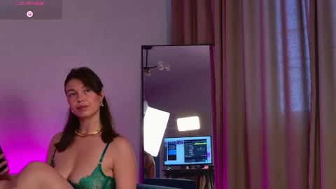ellacanny online show from May 2026 05:23:01 AM
