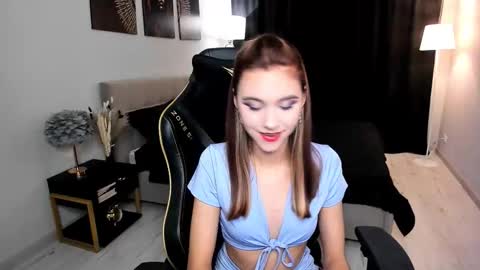 ellacurtis online show from November 2025 05:06:02 PM