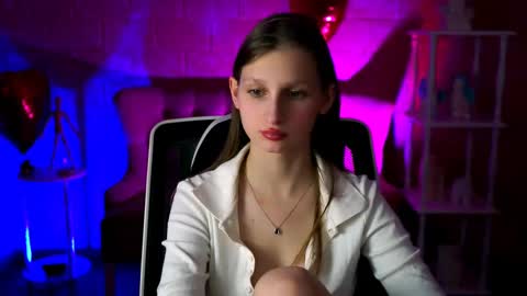 Ella online show from March 2025 05:39:02 PM