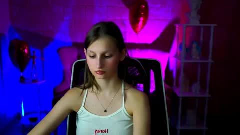 Ella online show from March 2025 04:57:02 PM