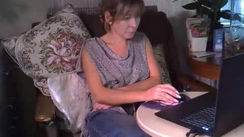 ellajohnsonx online show from November 2025 12:48:02 PM