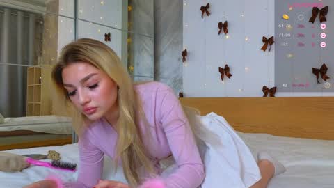 ellamilla online show from December 2024 09:43:02 AM