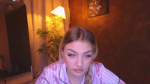 ellamilla online show from January 2025 11:26:02 AM