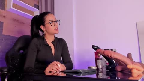  ella  online show from September 2025 11:45:01 AM