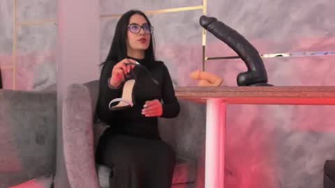  ella  online show from November 2025 11:21:01 AM