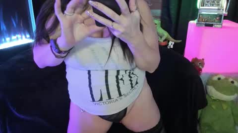 ELLE online show from November 2025 08:28:01 AM