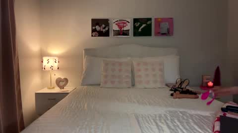 Snapshot of ellebby7 chatting on December 2024 03:51:02 AM Ellebby7 online show from December 2024 03:51:02 AM