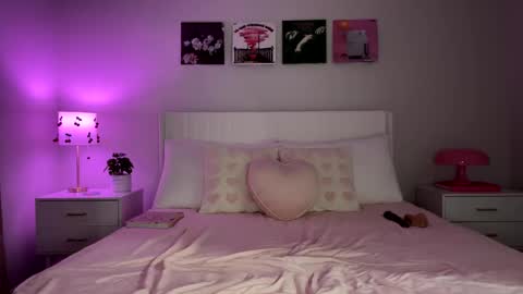 Snapshot of ellebby7 chatting on February 2025 04:00:02 AM Ellebby7 online show from February 2025 04:00:02 AM