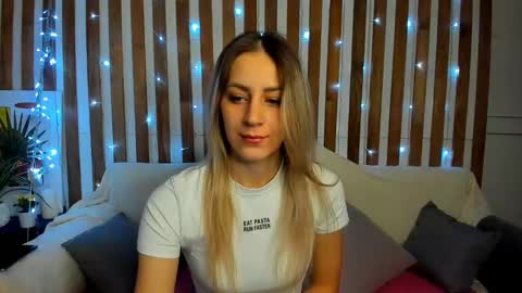 Snapshot of ellen_ross chatting on March 2025 01:15:01 AM Ellen online show from March 2025 01:15:01 AM