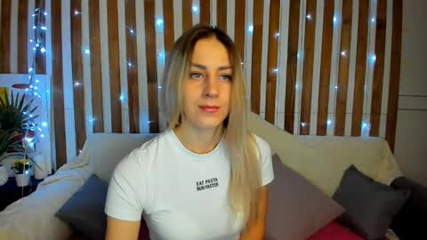 Snapshot of ellen_ross chatting on March 2025 04:17:02 AM Ellen online show from March 2025 04:17:02 AM