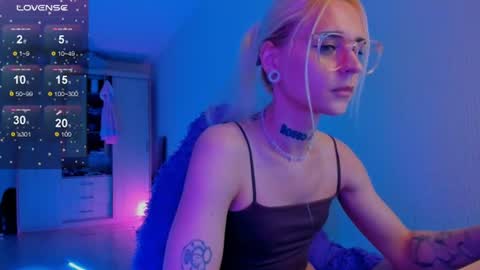 Snapshot of elli_26 chatting on July 2026 03:49:02 PM Ellie online show from July 2026 03:49:02 PM