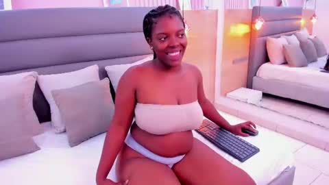 ELLIE online show from July 2026 07:01:02 PM