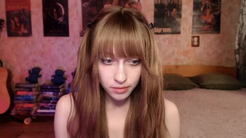 ellie_friendly online show from May 2026 11:24:02 PM