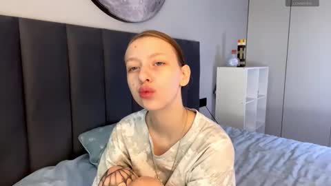 Ellie online show from September 2025 07:02:01 AM