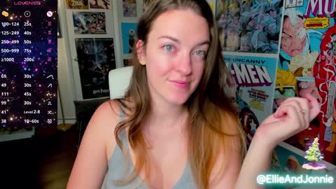 Snapshot of ellieandjonnie chatting on December 2024 06:53:01 PM Ellie Jonnie online show from December 2024 06:53:01 PM