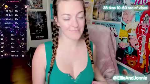 Snapshot of ellieandjonnie chatting on February 2025 05:47:01 PM Ellie Jonnie online show from February 2025 05:47:01 PM