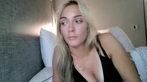 Ellie online show from September 2025 11:20:01 PM