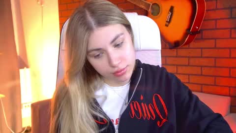 elliecutes online show from April 2026 09:12:01 AM