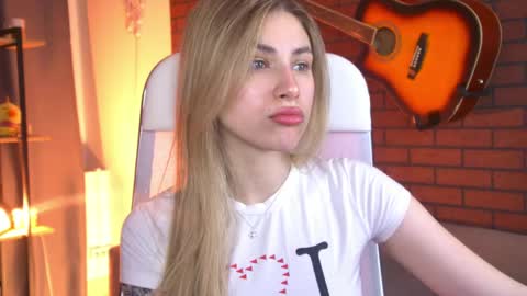 elliecutes online show from April 2026 06:11:02 AM