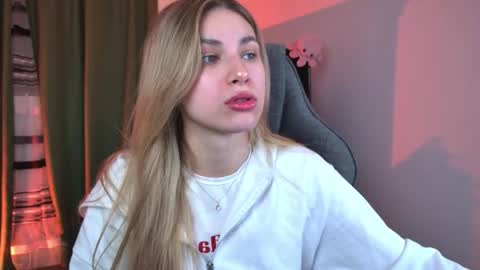 elliecutes online show from April 2026 05:45:01 AM