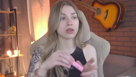 elliecutes online show from April 2026 09:04:01 AM
