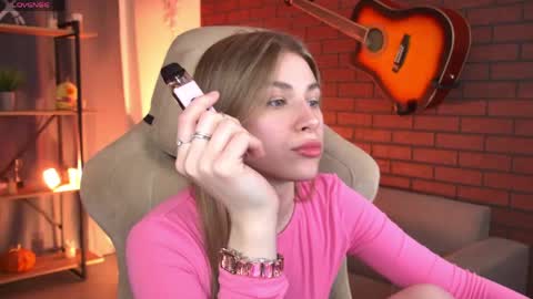 elliecutes online show from May 2026 05:47:02 AM