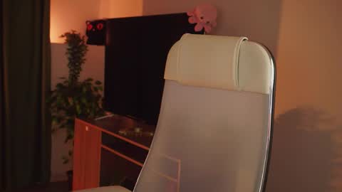 elliecutes online show from May 2026 08:00:01 AM